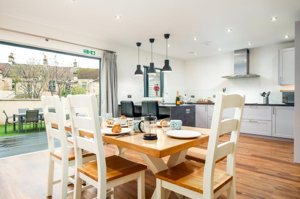 Solar Sanctuary- Skyline Balcony, City Centre, Three Floors, King Beds, Netflix And More! Bath Exterior photo