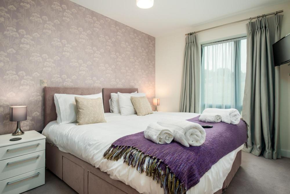 Solar Sanctuary- Skyline Balcony, City Centre, Three Floors, King Beds, Netflix And More! Bath Exterior photo