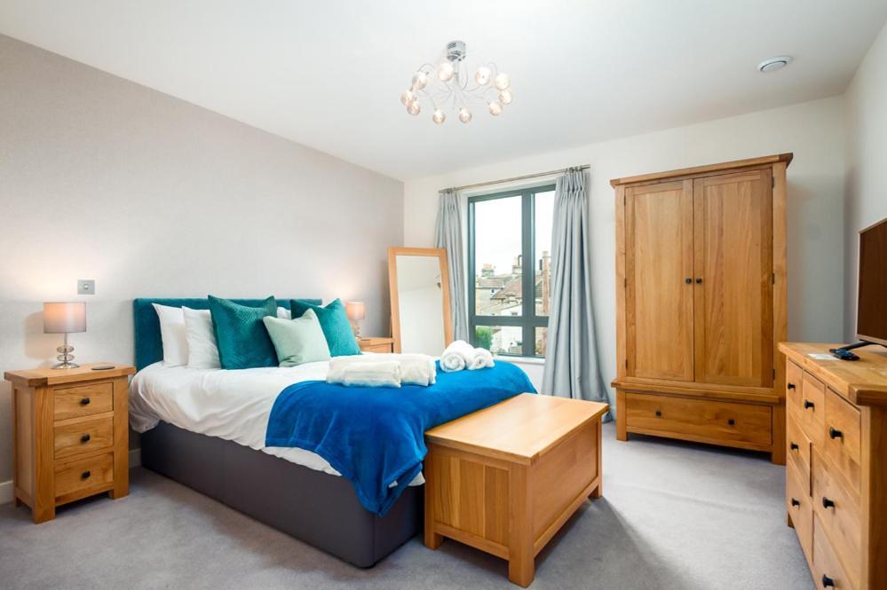 Solar Sanctuary- Skyline Balcony, City Centre, Three Floors, King Beds, Netflix And More! Bath Exterior photo